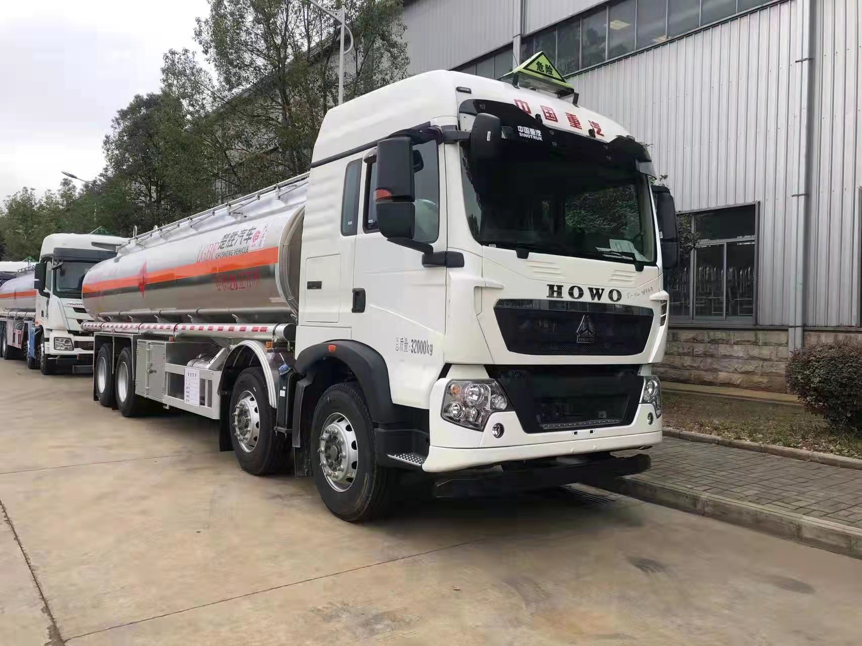 重汽豪沃前四后八荷載20噸運油車